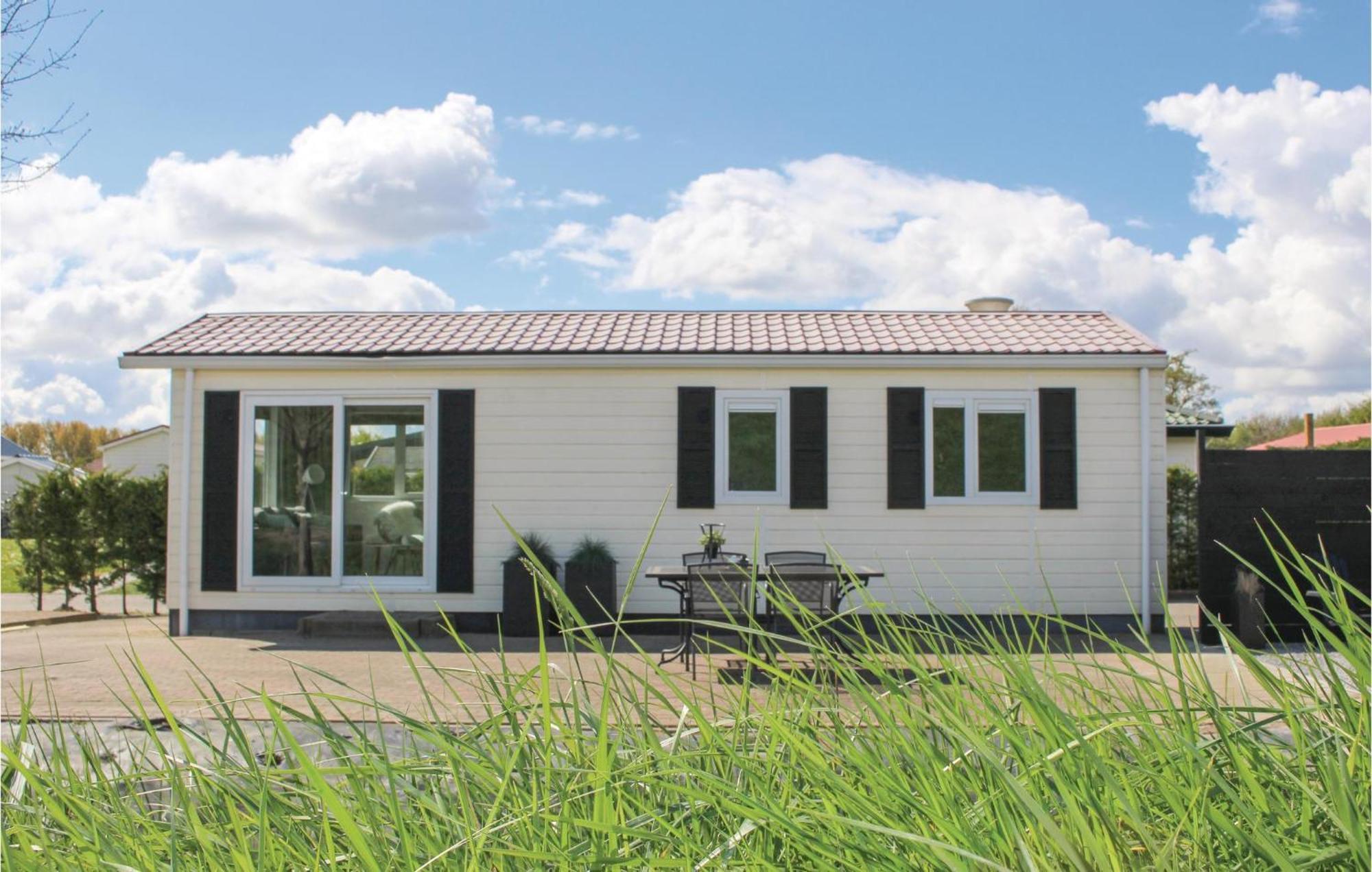 Beautiful Home In Sint-Annaland With Kitchen Kültér fotó